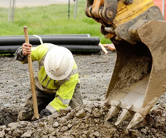 Земляные работы в Ревде и  Свердловской области