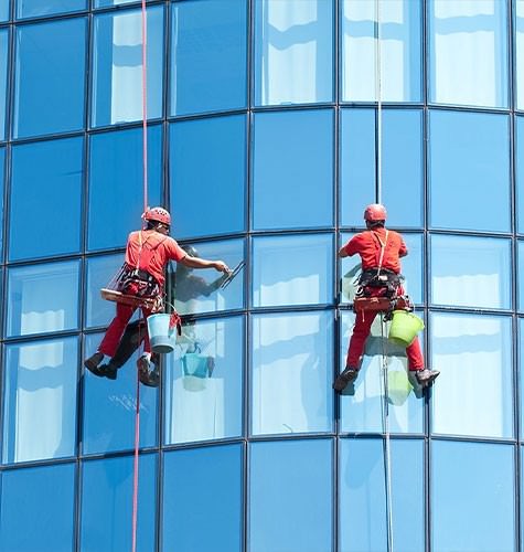 Мытье фасадов промальпинистами в Ревде